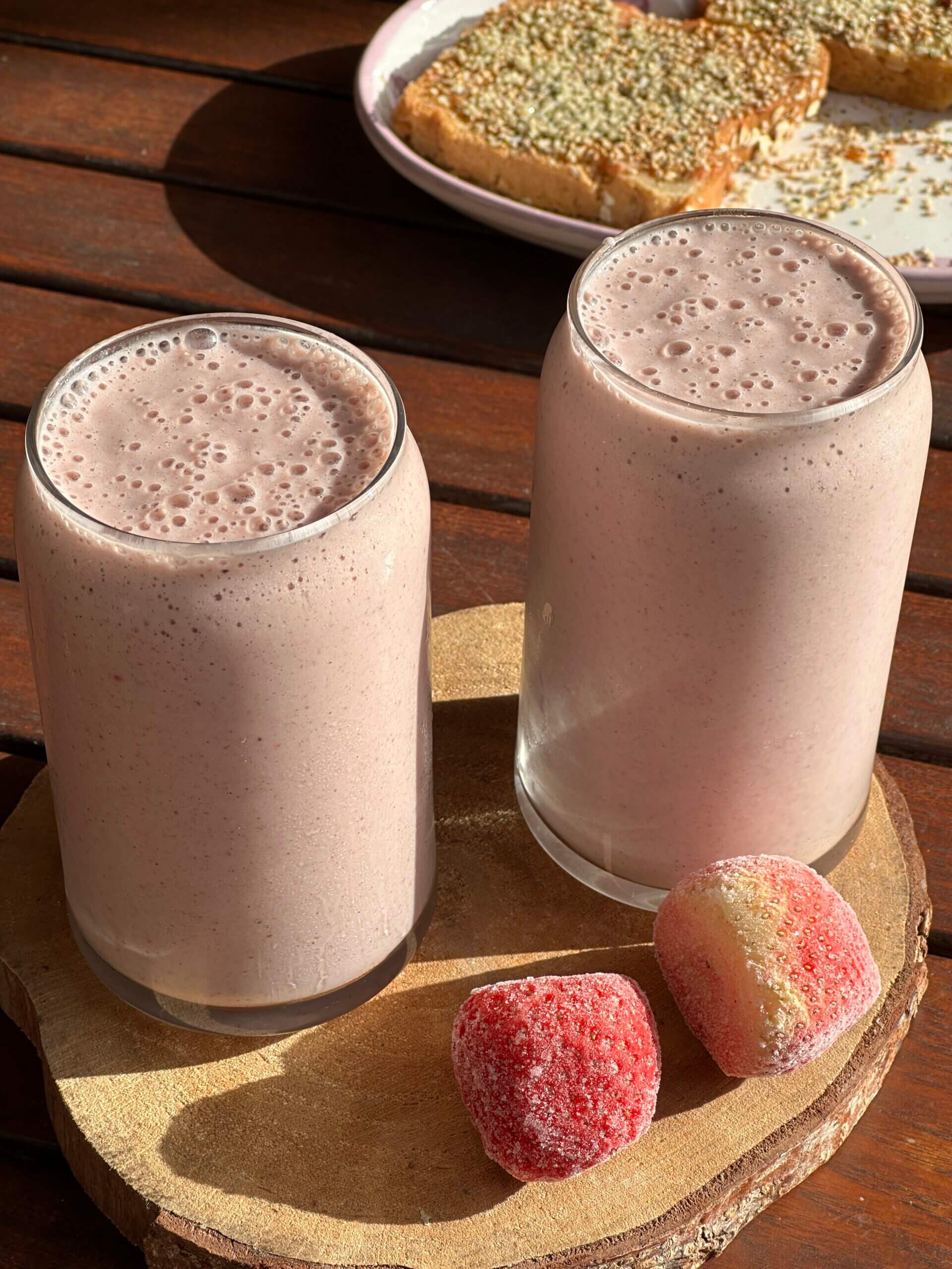 Strawberries and ‘Cream’ Smoothie